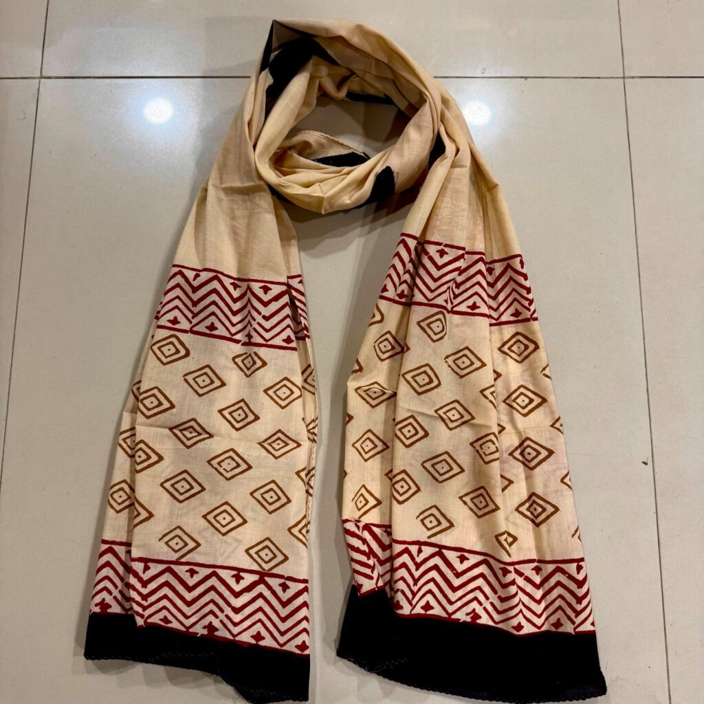 Diamond Pattern Cotton Scarf – Beige & Maroon